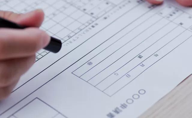 吹田市の葬儀社である家族葬みかづきの葬儀後の手続きの様子
