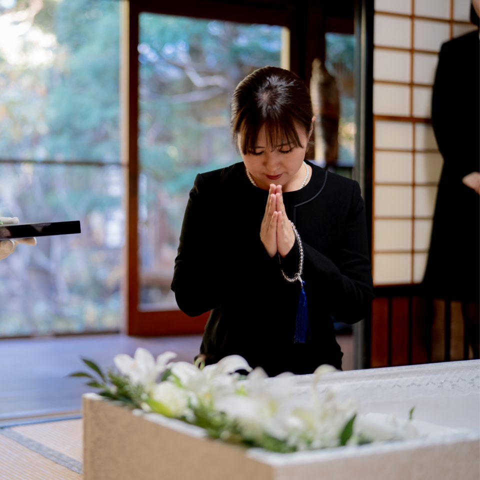 故人様を偲んでいる画像
