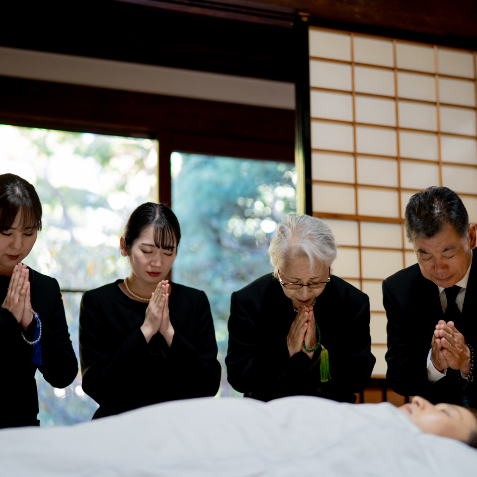 吹田市の葬儀社である家族葬みかづきの故人様を偲んでいるの写真