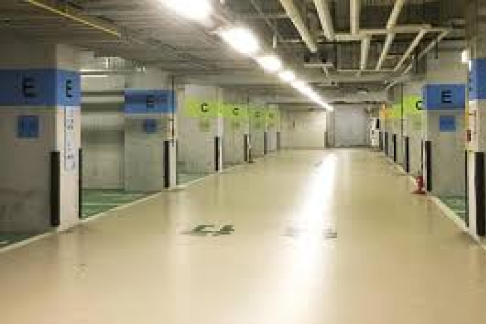 大阪市立北斎場の地下駐車場
