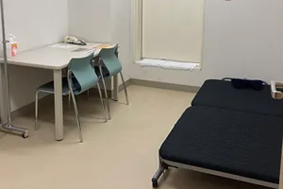 箕面市立聖苑の休養室