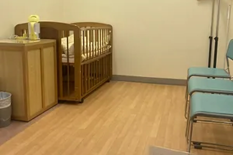 箕面市立聖苑の授乳室兼更衣室