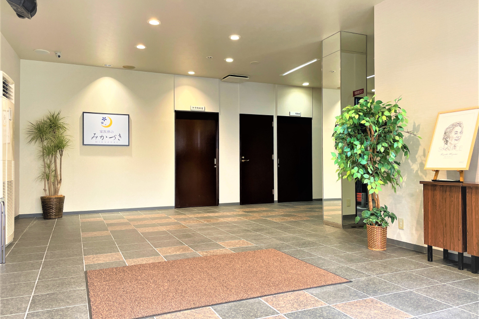 家族葬みかづきJR吹田駅前ホールの1階入口