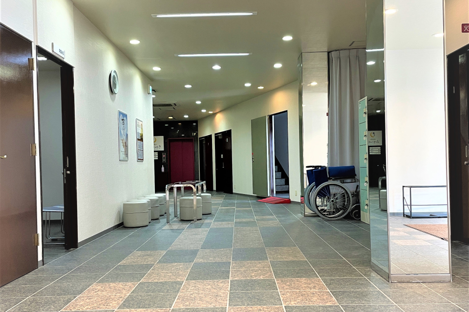 家族葬みかづきJR吹田駅前ホールの1階ロビー