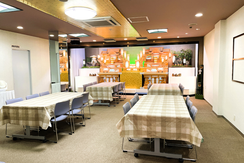 家族葬みかづきJR吹田駅前ホールの3階食事兼法要室