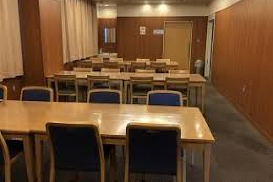 大阪市立鶴見斎場の内観