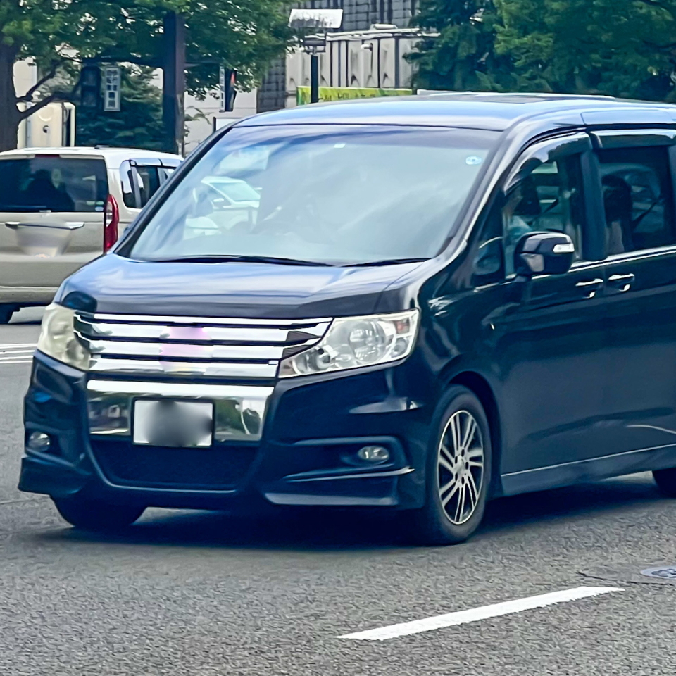 吹田市の葬儀社である家族葬みかづきがお迎えに行く様子